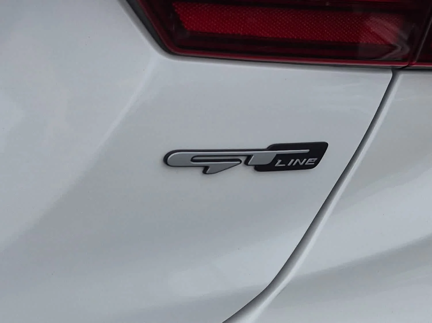 Used 2024 Snow White Pearl Kia GT-Line image 26