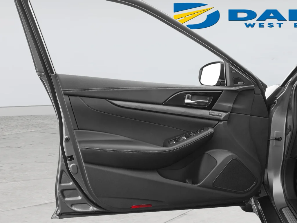 Used 2022 Gray Nissan Platinum image 11