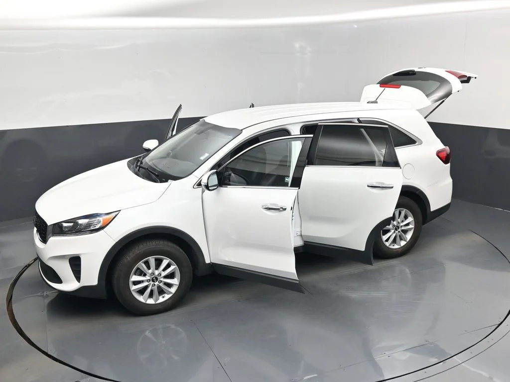 Used 2020 White Kia LX image 20