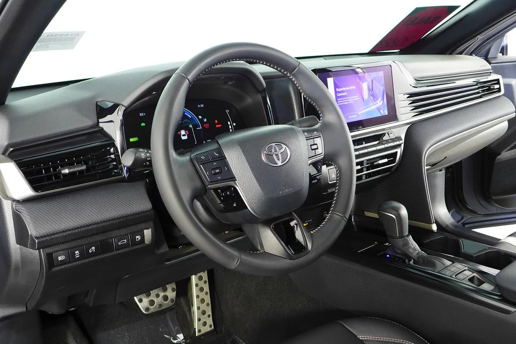 Used 2025  Toyota SE image 30