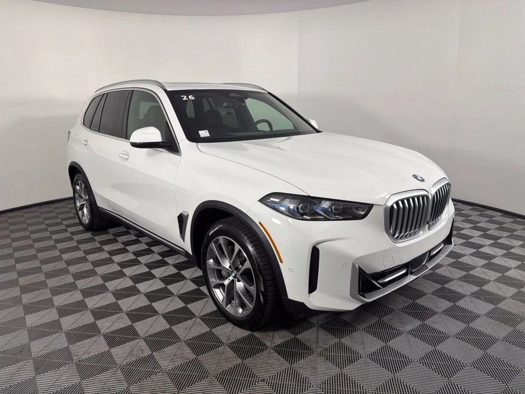 Certified Used 2026 Alpine White BMW xDrive40i image 3