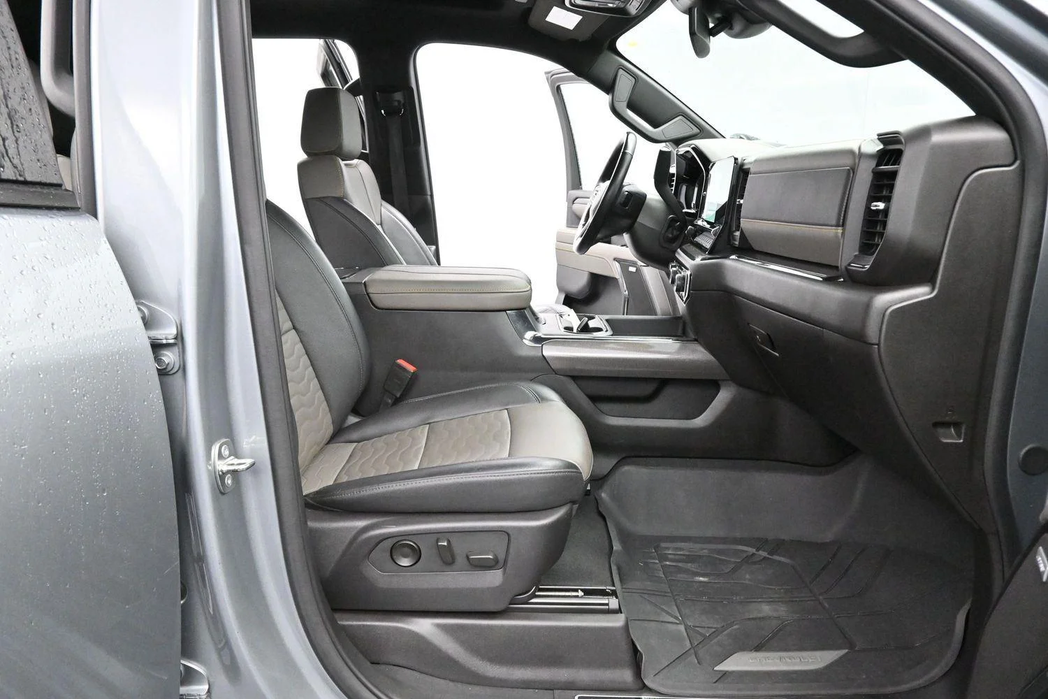 Used 2024 Sterling Gray Metallic Chevrolet ZR2 image 30
