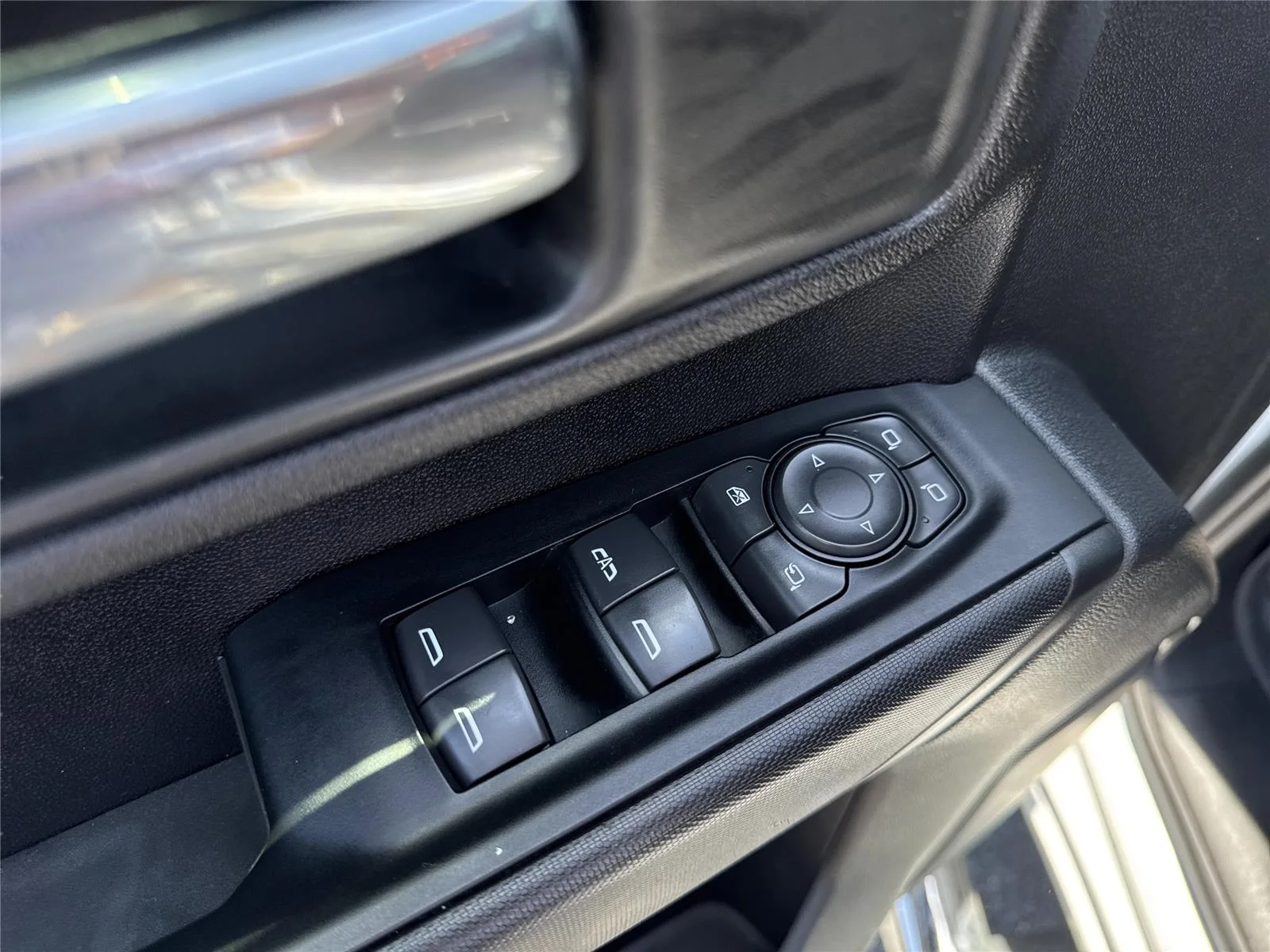Used 2024 Summit White Chevrolet Custom image 18