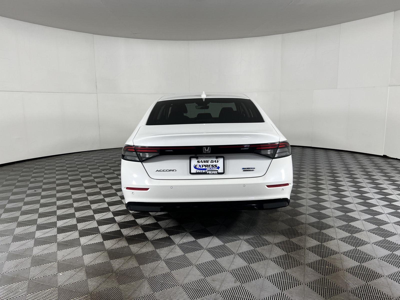 Used 2023 Platinum White Pearl Honda Touring image 24