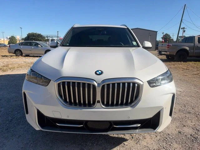 Used 2024 White BMW sDrive40i image 4