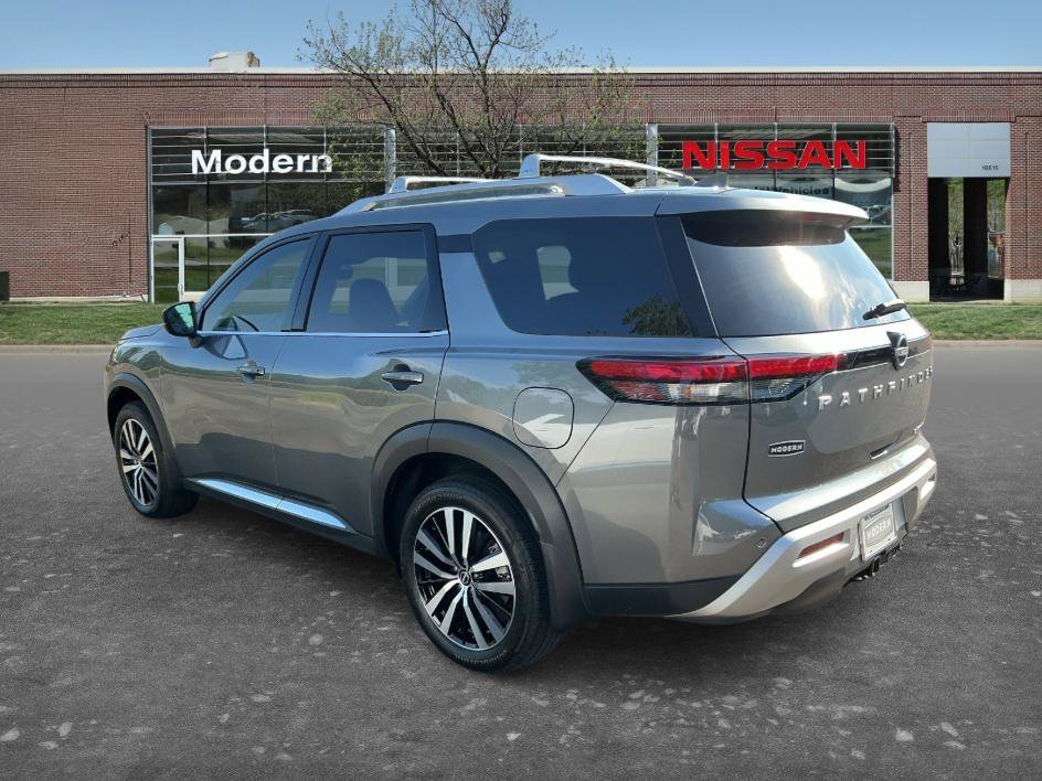Used 2025 Gun Metallic Nissan Platinum image 2