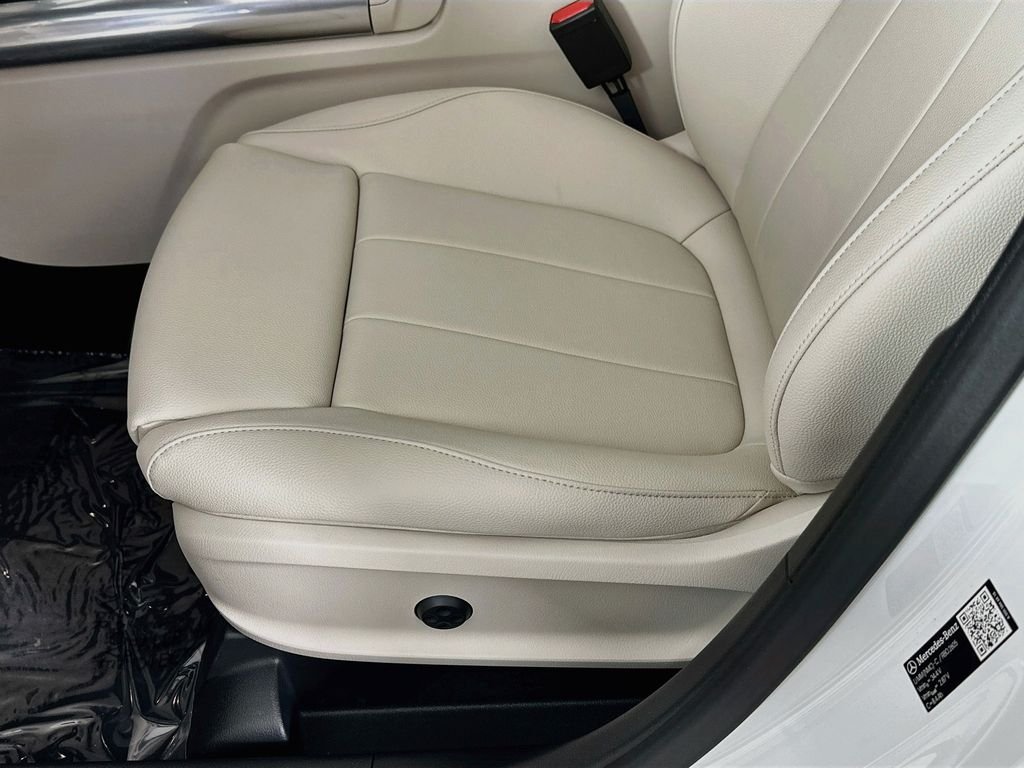 New 2026 Polar White Mercedes-Benz GLA 250 image 18