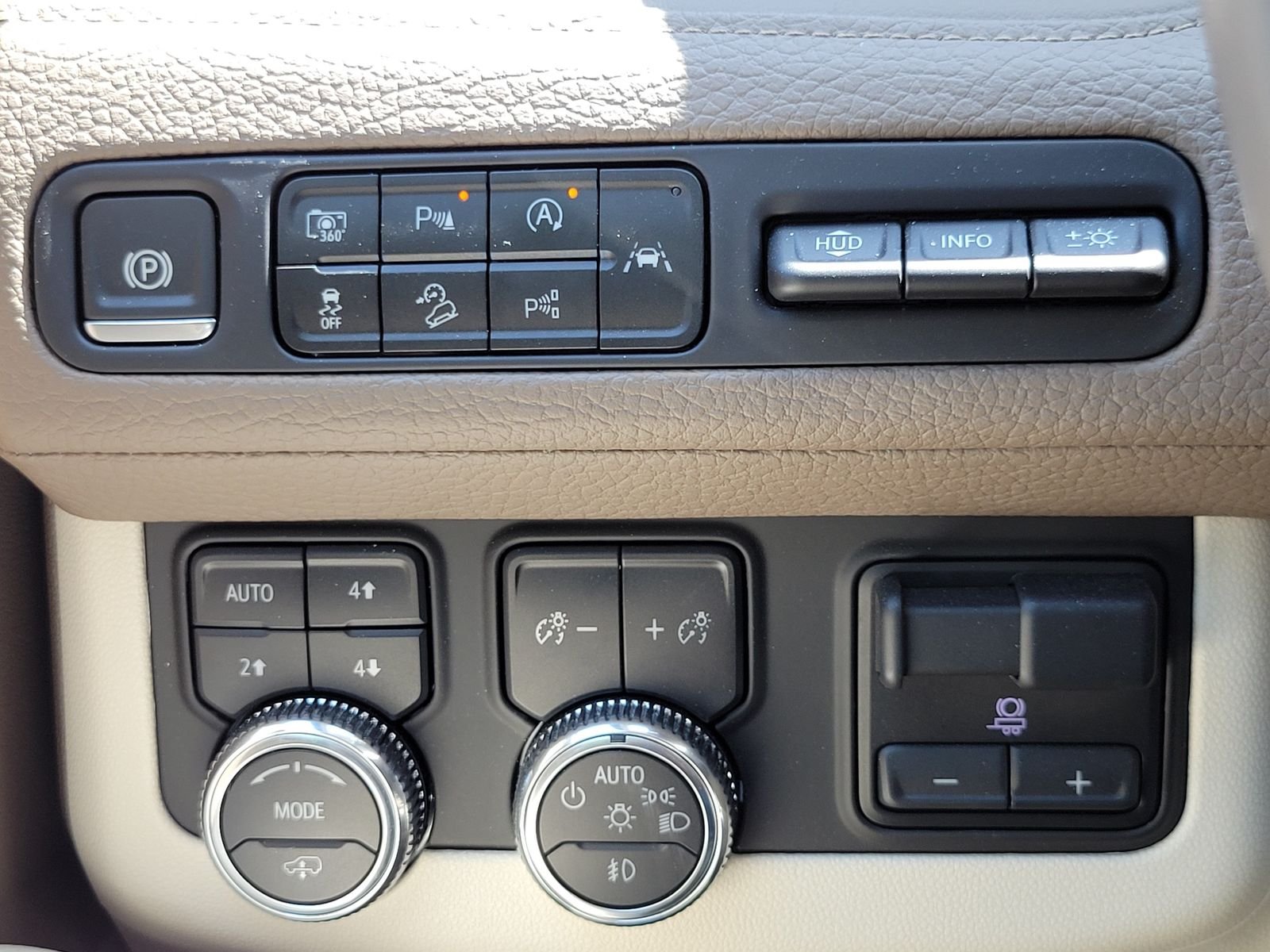 Used 2024 White GMC Denali image 16