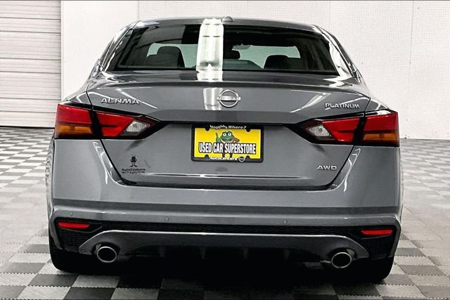 Used 2024 Gun Metallic Nissan Platinum image 5