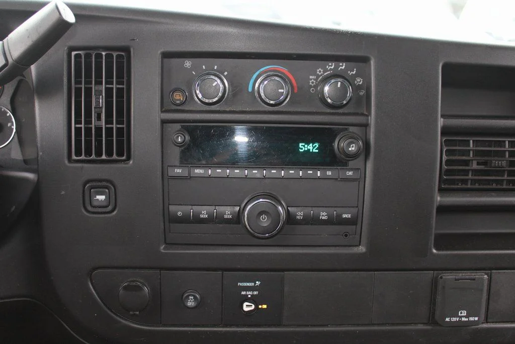 2023 GMC Savana Cargo Work Van - Photo 23