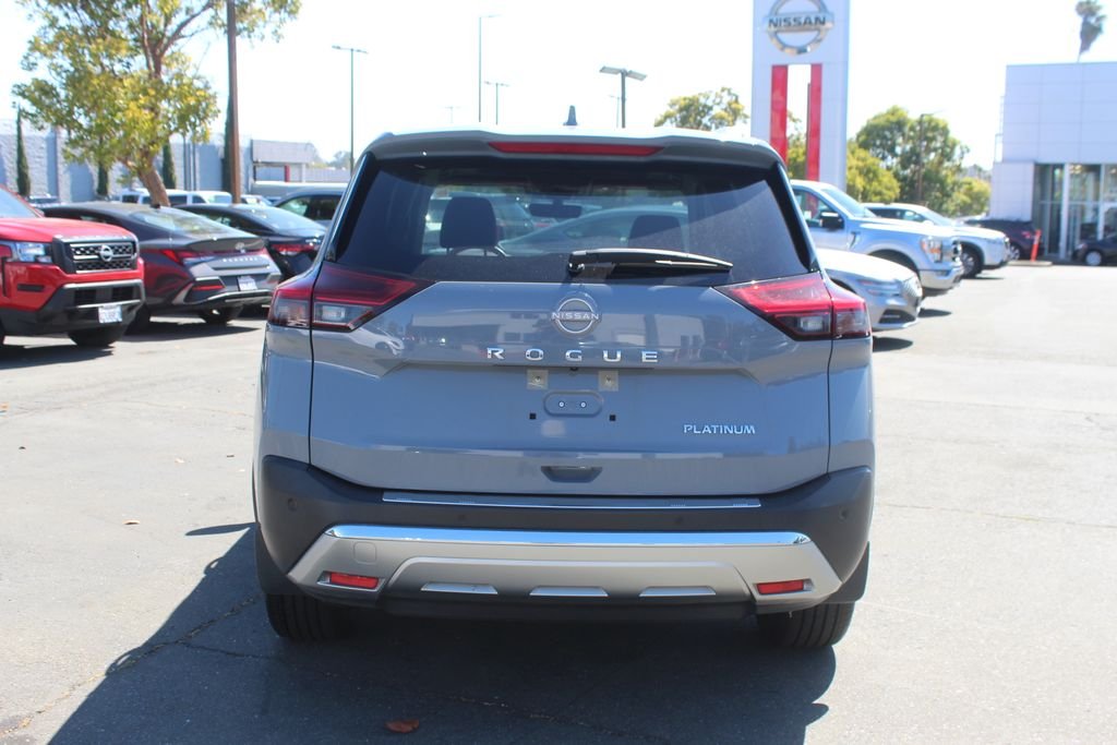 Used 2023 Gray Nissan Platinum image 8