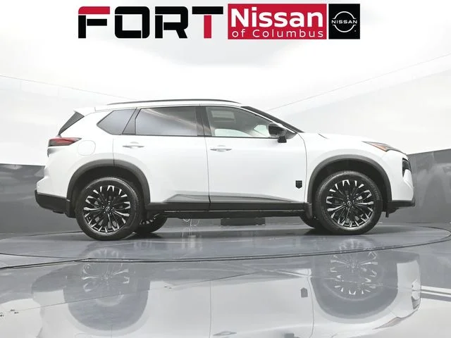 New 2026 Everest White Pearl TriCoat Nissan Dark Armor™ image 40