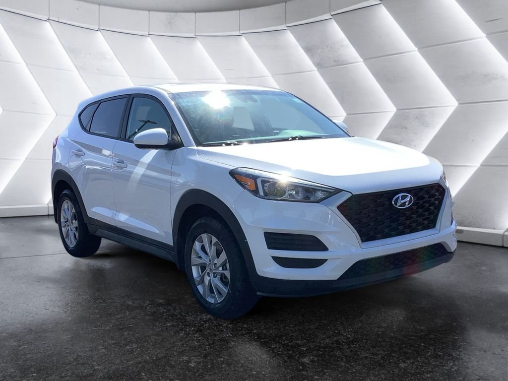Used 2020 White Hyundai SE image 1