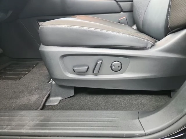 Used 2025 Black Nissan SL image 21