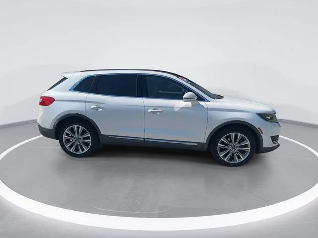 Used 2016 White Lincoln Reserve image 8