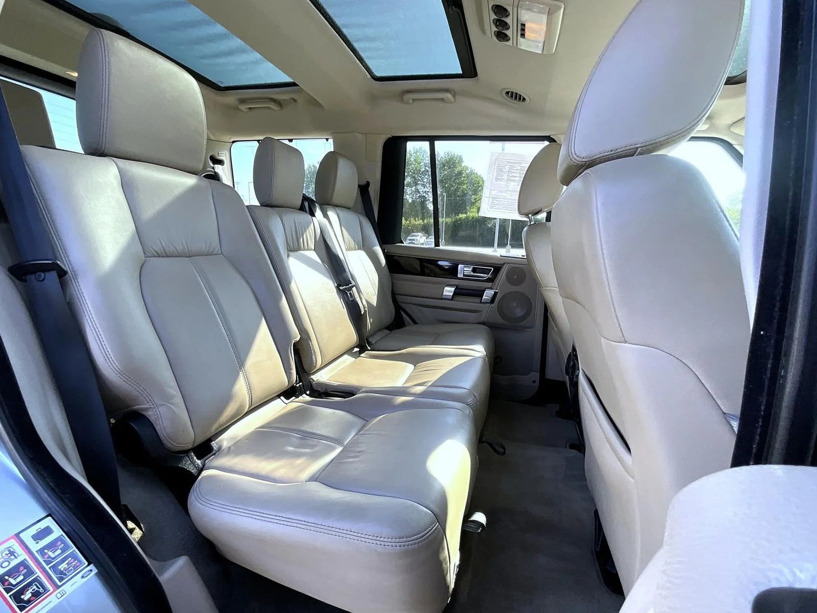 Used 2011 Beige Land Rover V8 image 20