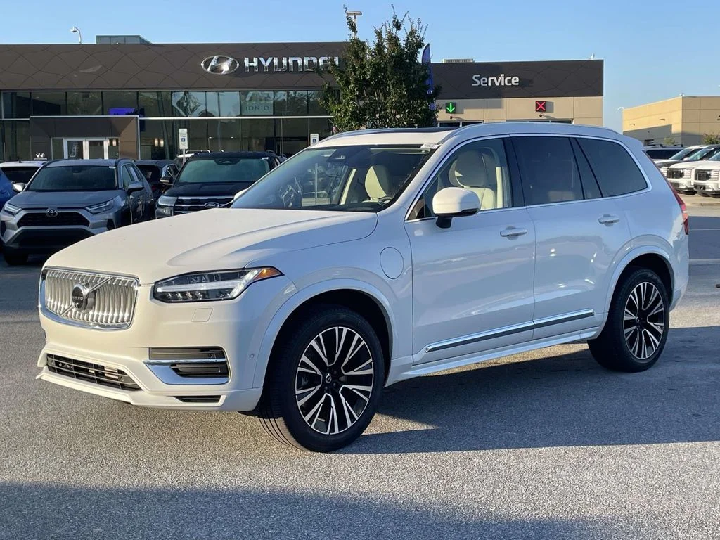 Used 2025 Crystal White Metallic Volvo Plus image 25