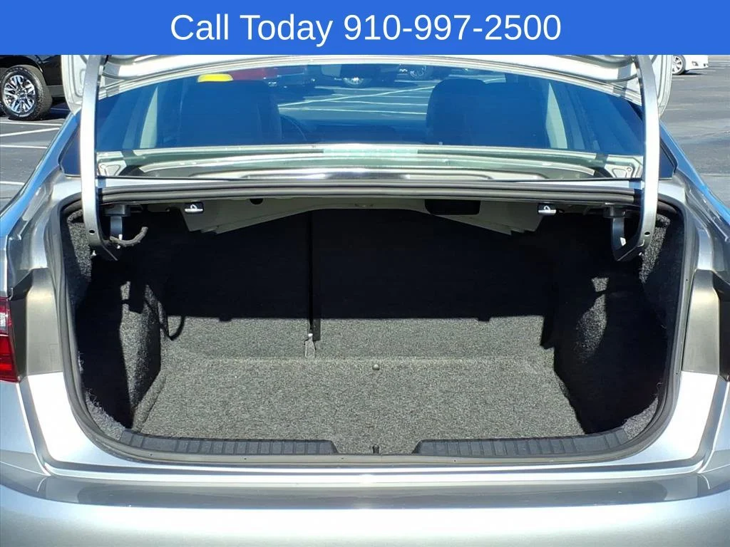 Used 2025 Silver Volkswagen SE image 21