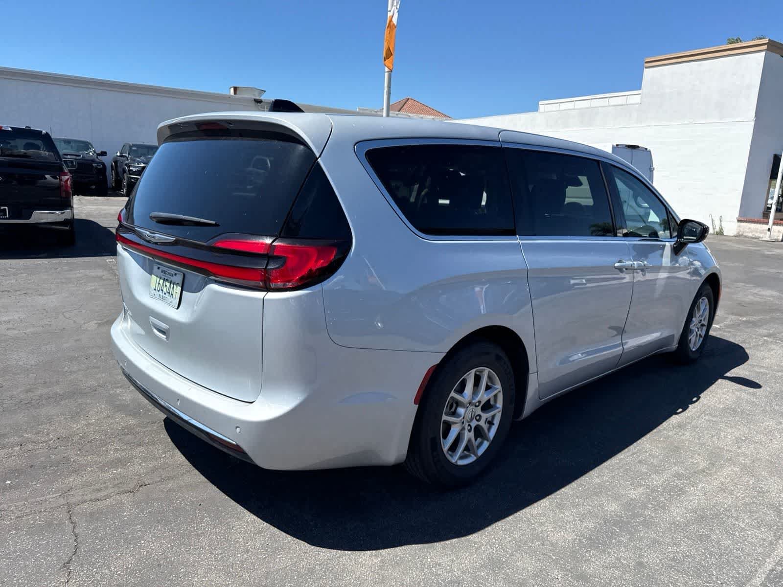 Used 2024 Silver Mist Clearcoat Chrysler Touring L image 13