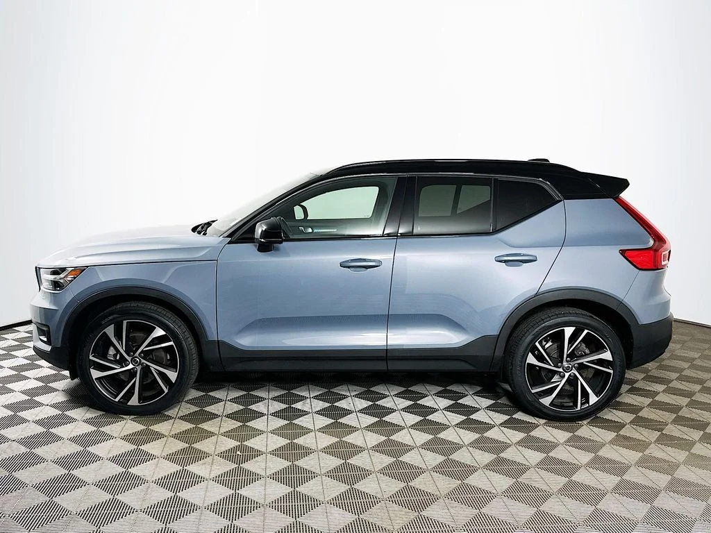 Used 2021 Gray Metallic Volvo R-Design image 8