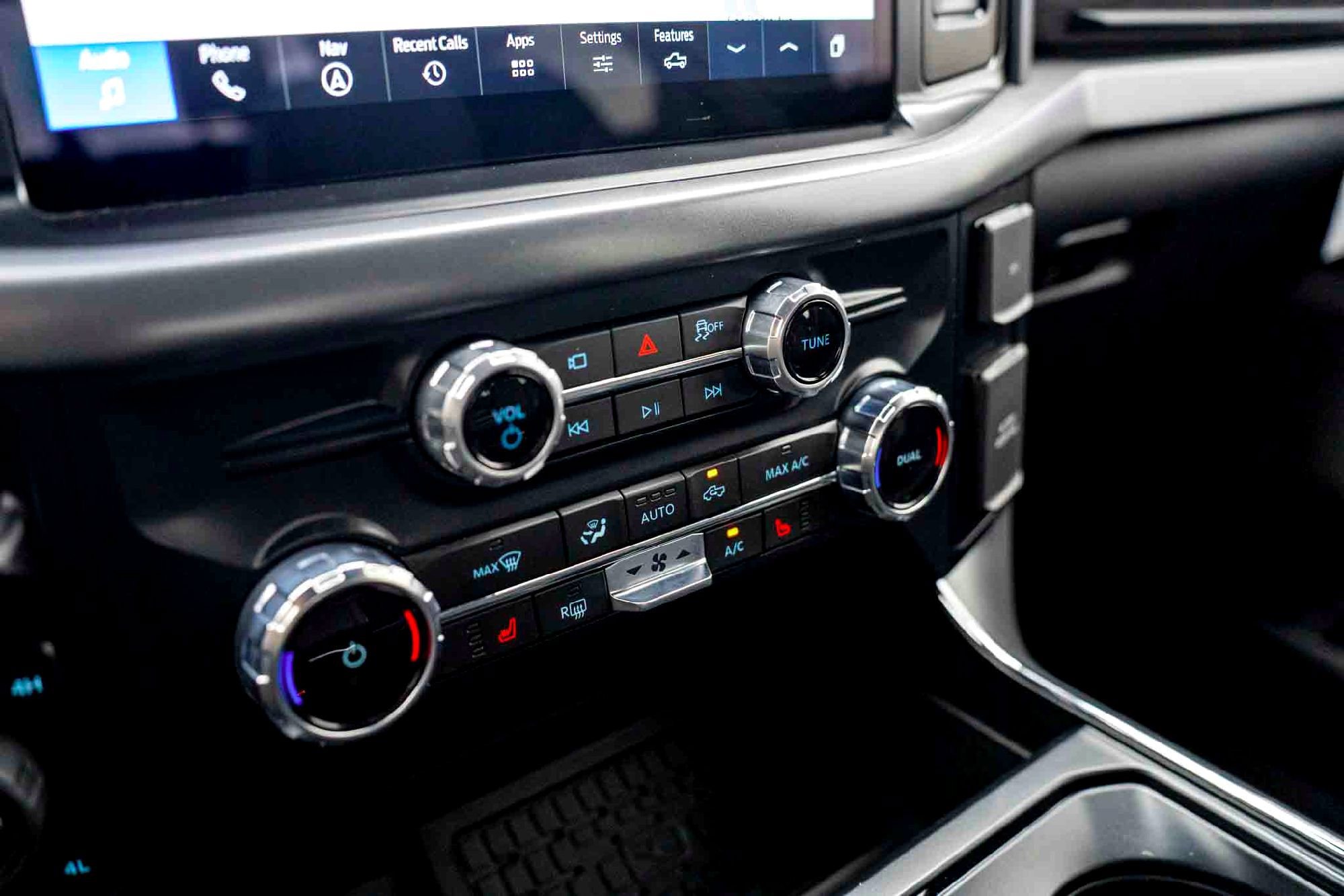 New 2025 Agate Black Metallic Ford XLT image 16
