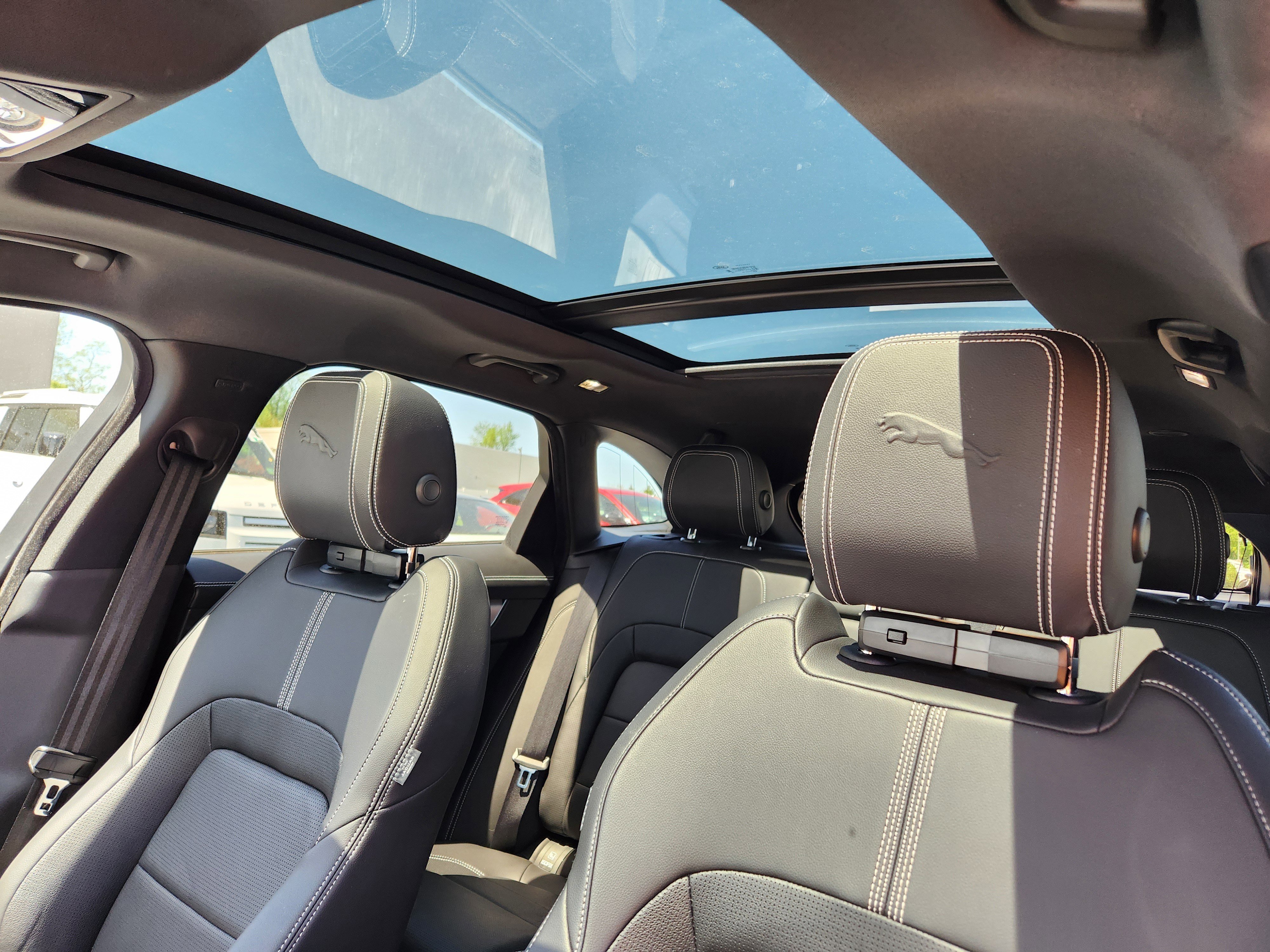 2024 Jaguar F-PACE R-Dynamic S - Photo 12