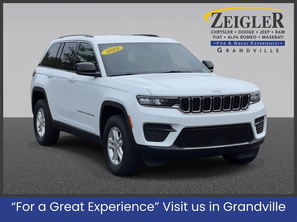Used 2022 White Jeep Laredo image 1