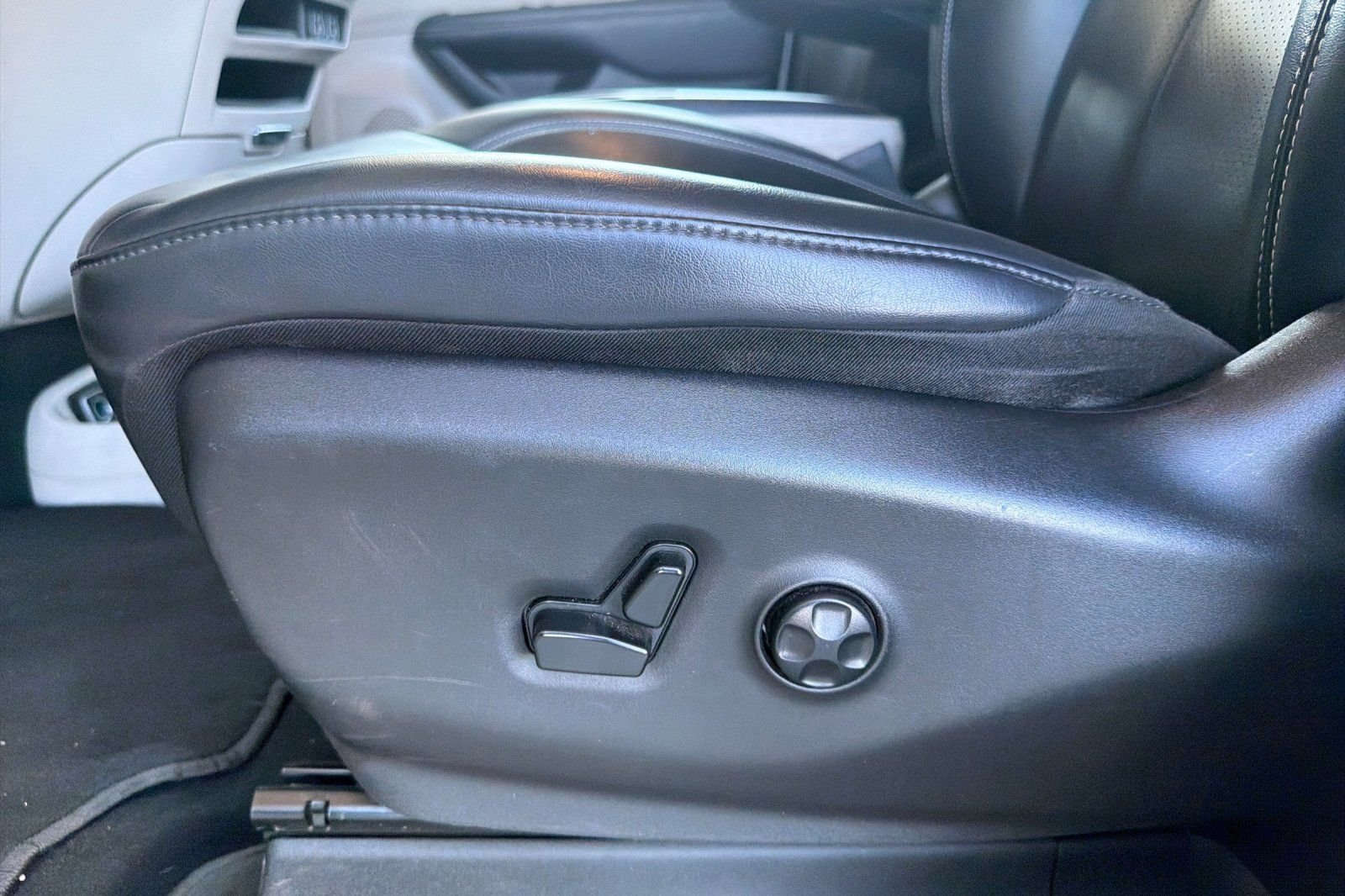 Used 2023 Silver Chrysler Touring L image 15