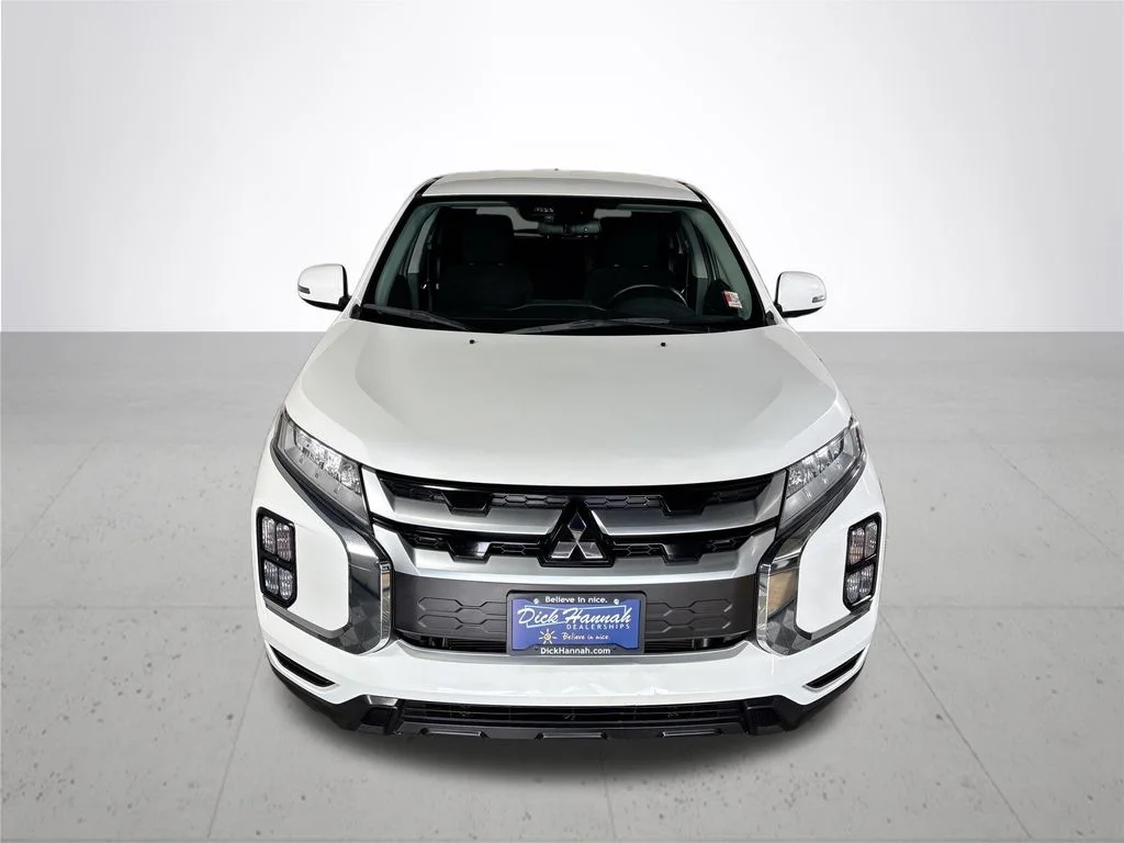 Used 2021 White Mitsubishi 2.0 SE image 3