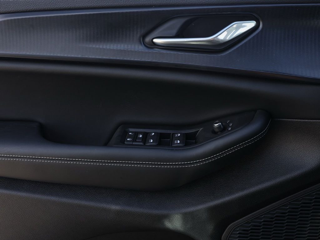 New 2026 Diamond Black Crystal Pearl-Coat Exterior Paint Jeep Laredo image 23