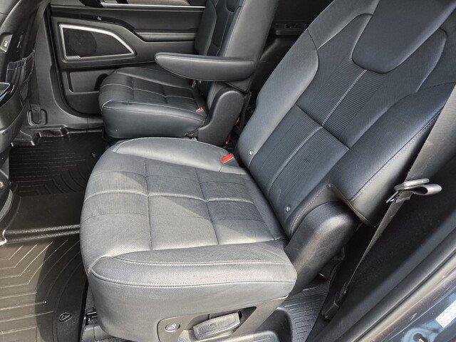 Used 2022 Gravity Grey Kia EX image 26