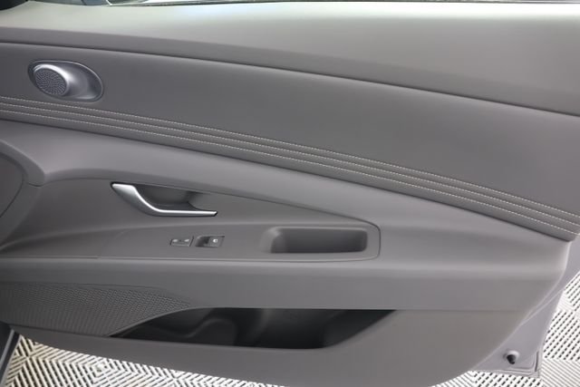 Used 2026 Silver Hyundai SEL Sport image 27
