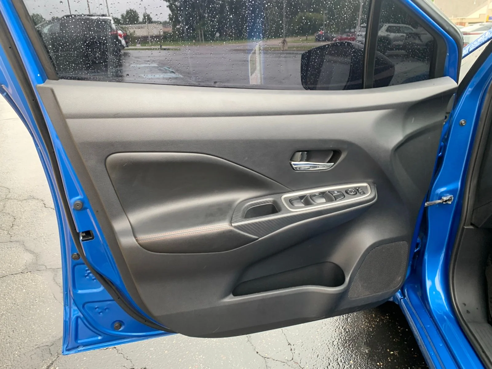 Used 2020 Blue Nissan 1.6 SR image 6