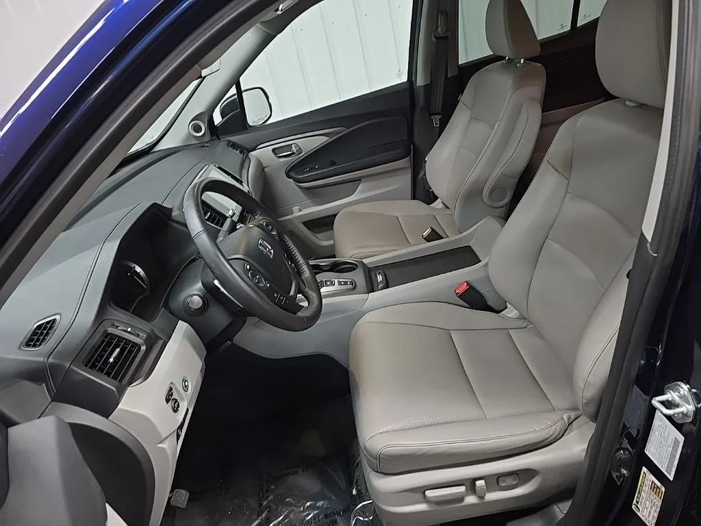 Used 2023  Honda RTL image 33