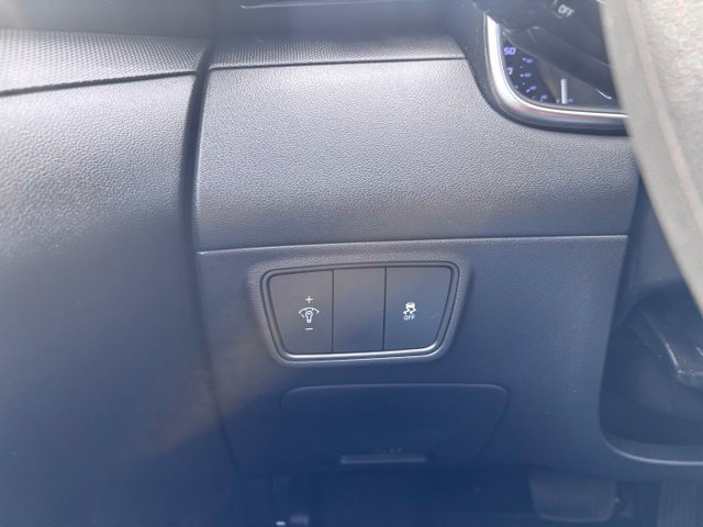 Used 2024 White Hyundai SE image 17