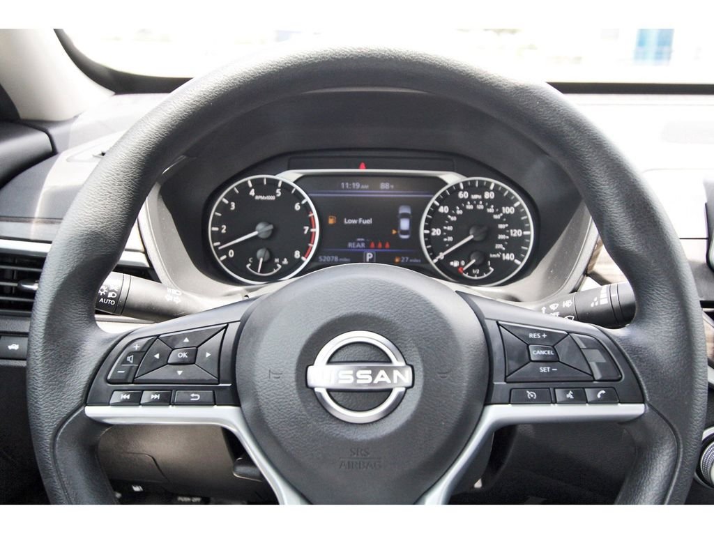 Used 2025 White Nissan 2.5 SV image 15