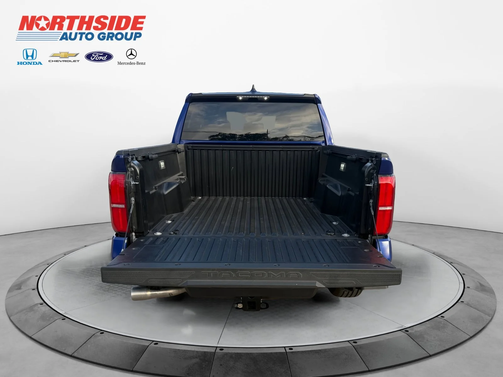 Used 2025 Blue Crush Metallic Toyota SR5 image 19