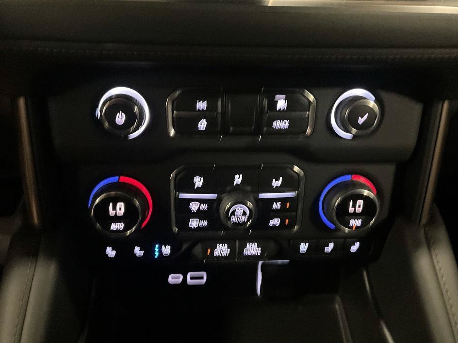 Used 2023 White Chevrolet High Country image 28