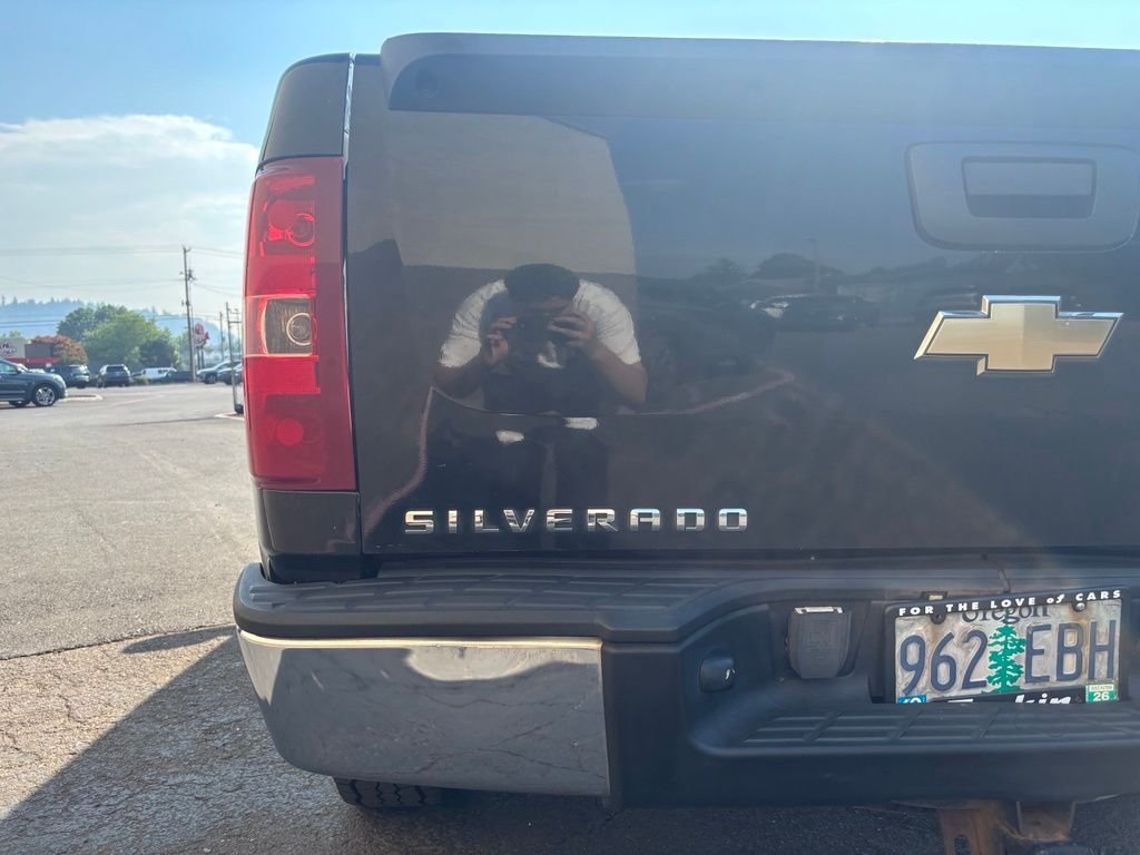 Used 2008 Black Chevrolet LT image 7