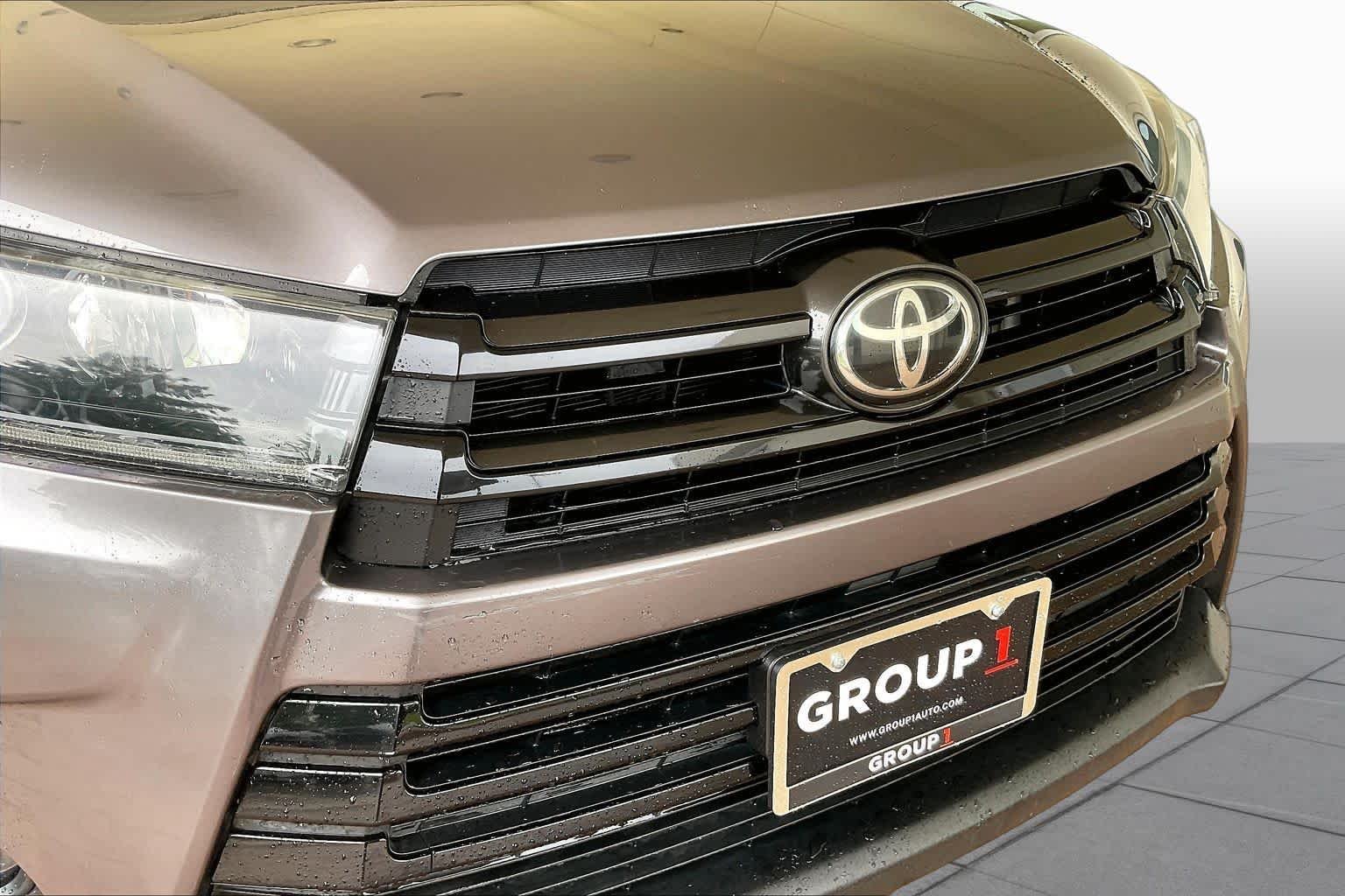 Used 2019 Predawn Gray Mica Toyota SE image 27