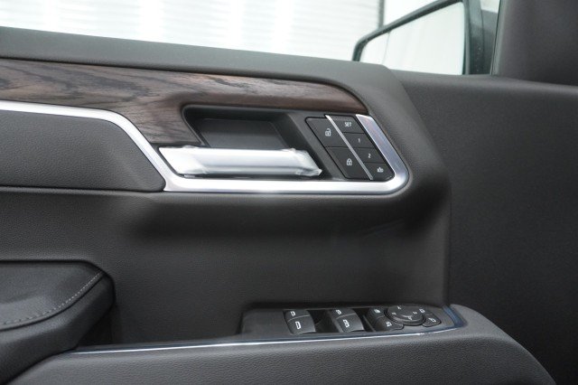 2026 GMC Sierra 1500 SLT - Photo 18