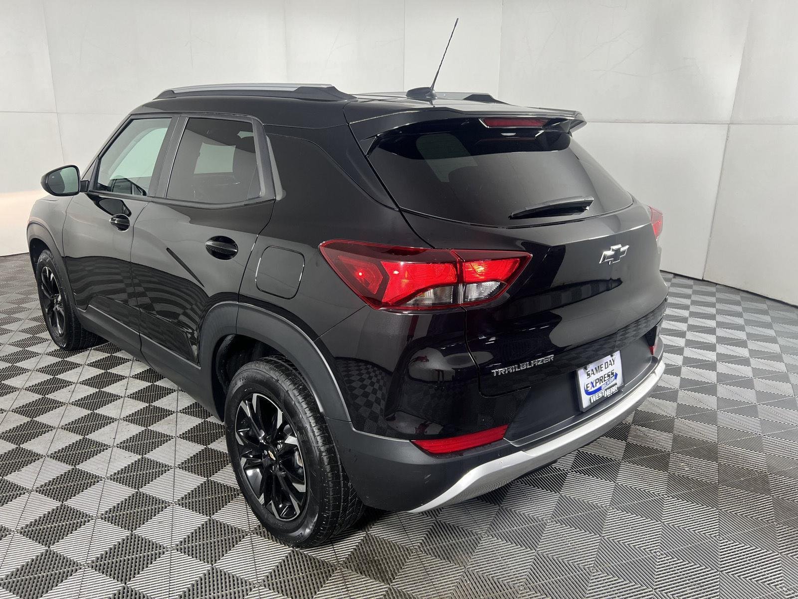 Used 2023 Black Metallic Chevrolet LT image 3