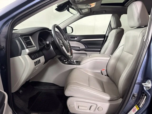 Certified Used 2018 Shoreline Mist Toyota XLE image 11