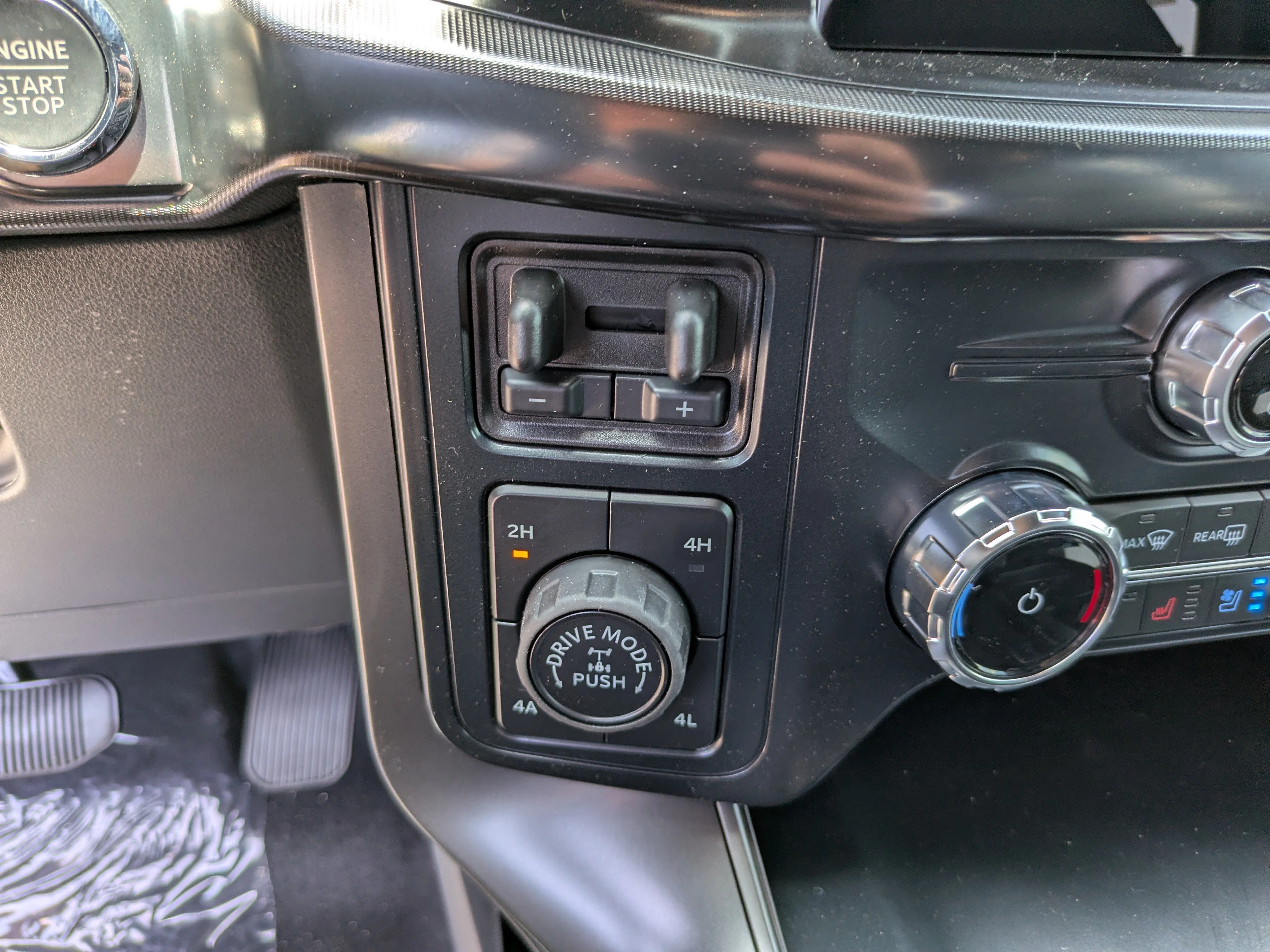 New 2026 Iconic Silver Metallic Ford Lariat image 29