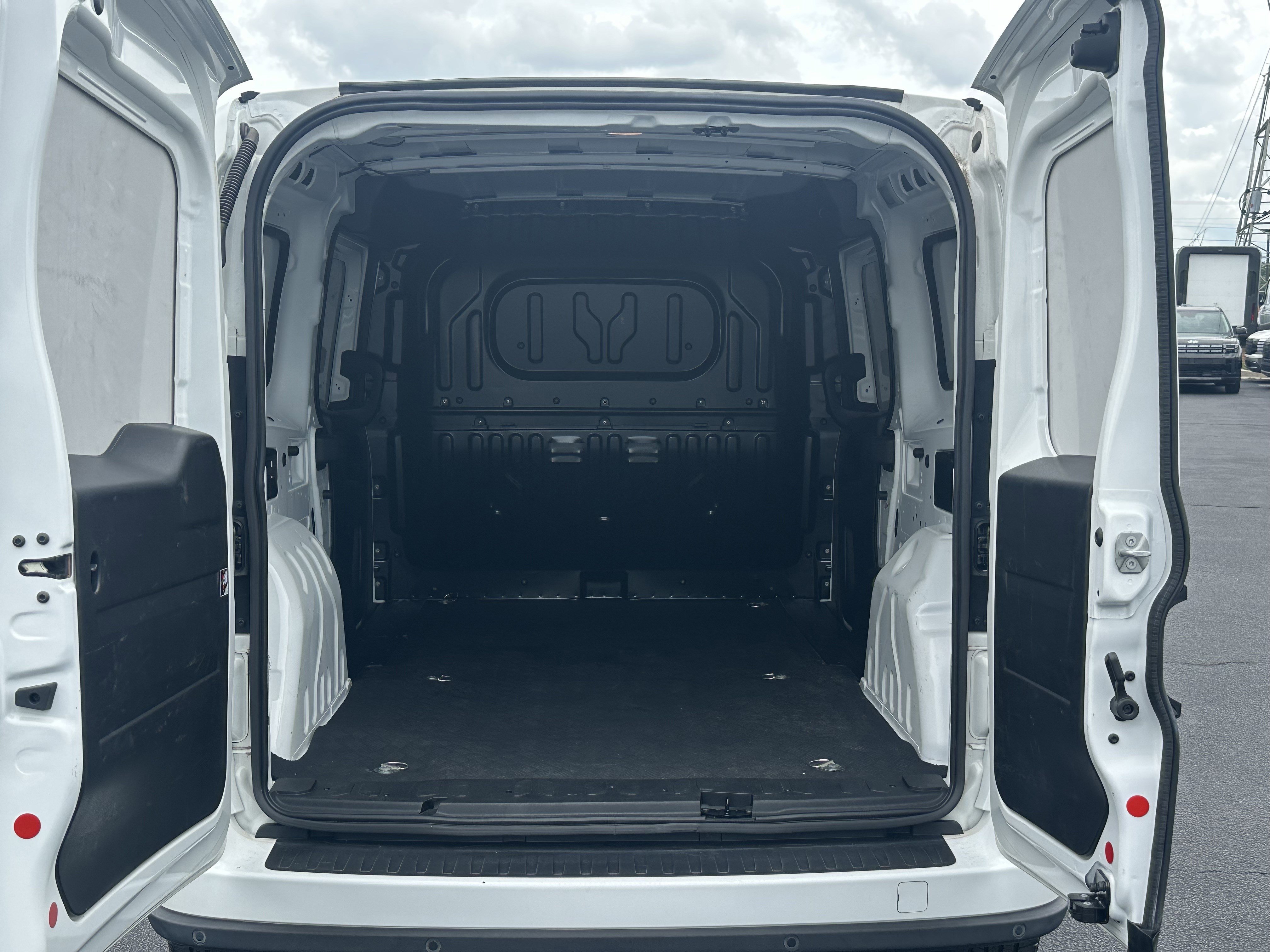 Used 2022 Bright White Ram Tradesman image 17