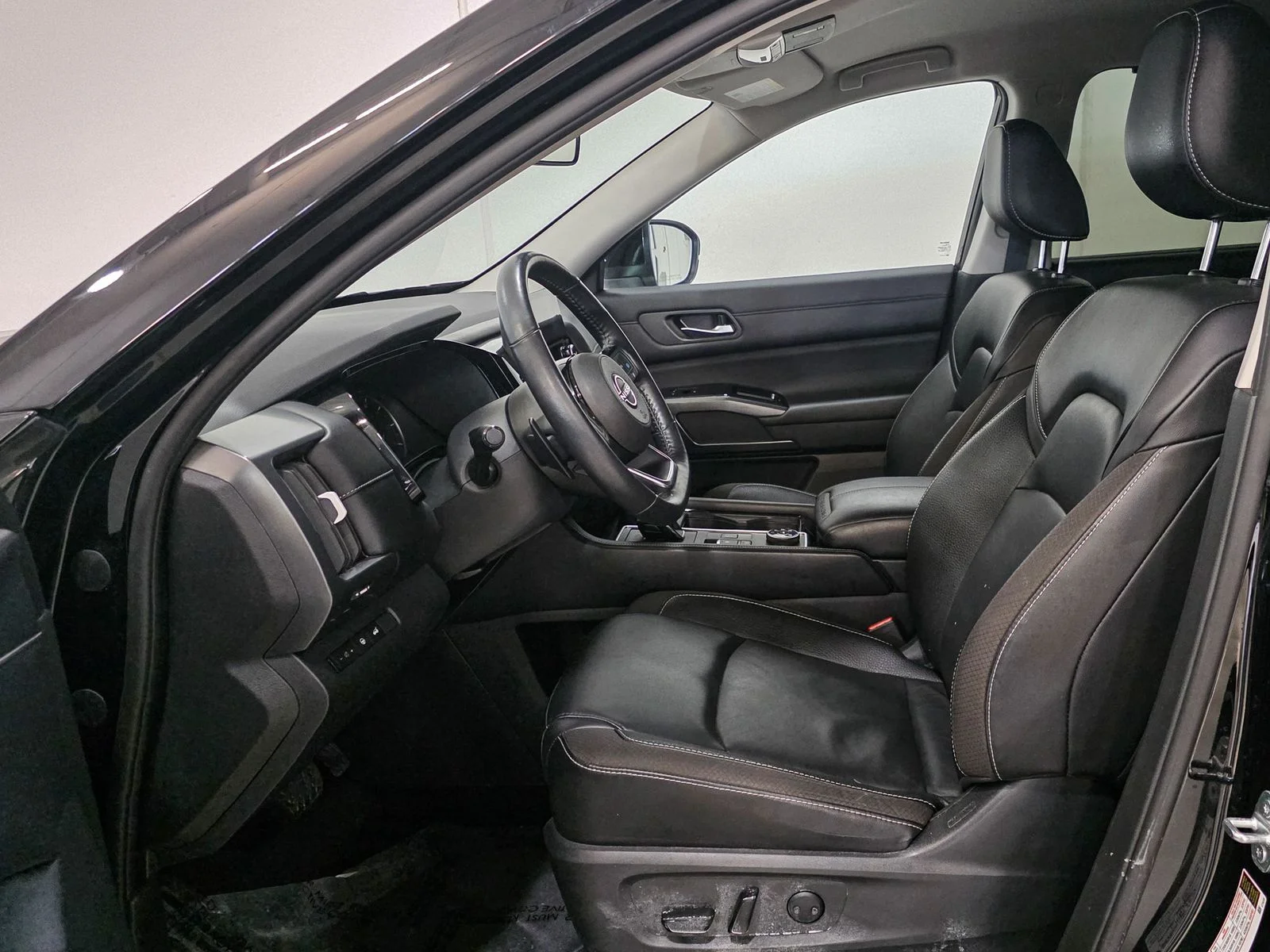 Used 2023 Black Nissan SL image 20