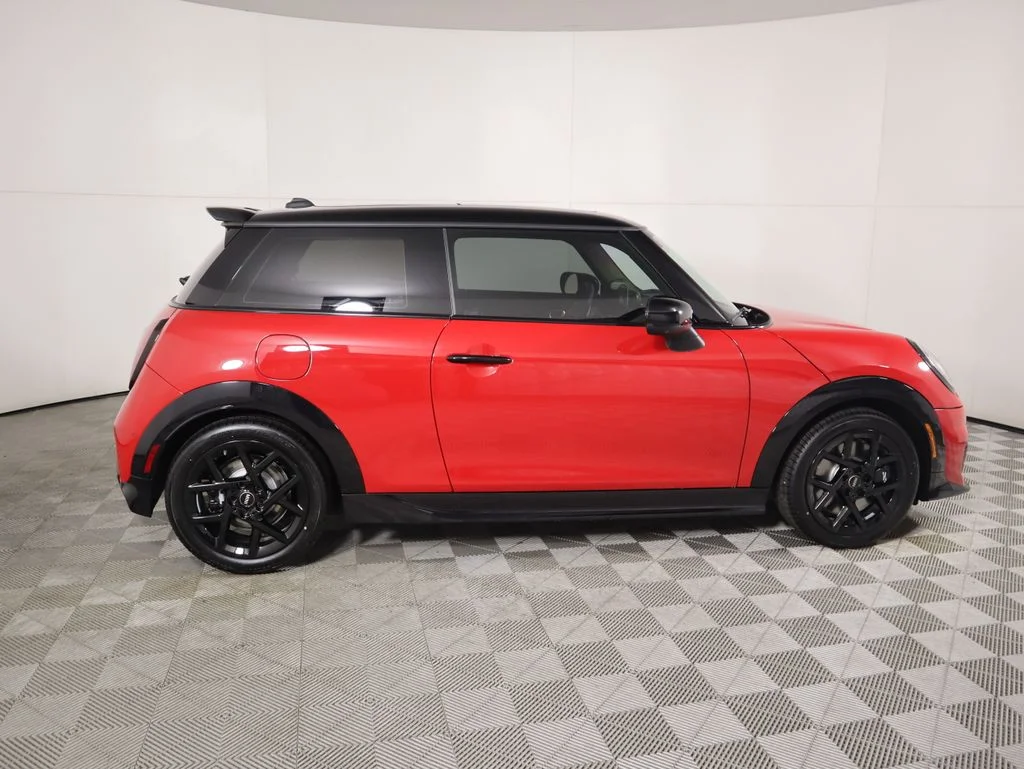 New 2026 Chili Red II MINI Iconic image 4
