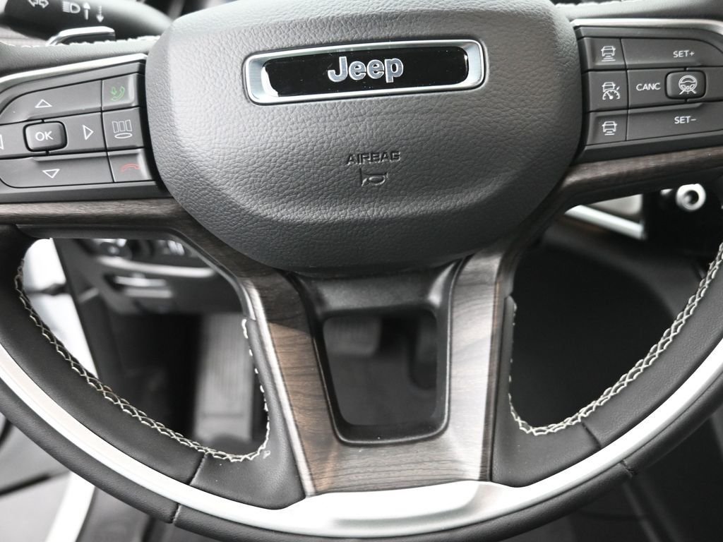 New 2026 Bright White Clear-Coat Exterior Paint Jeep Limited image 19