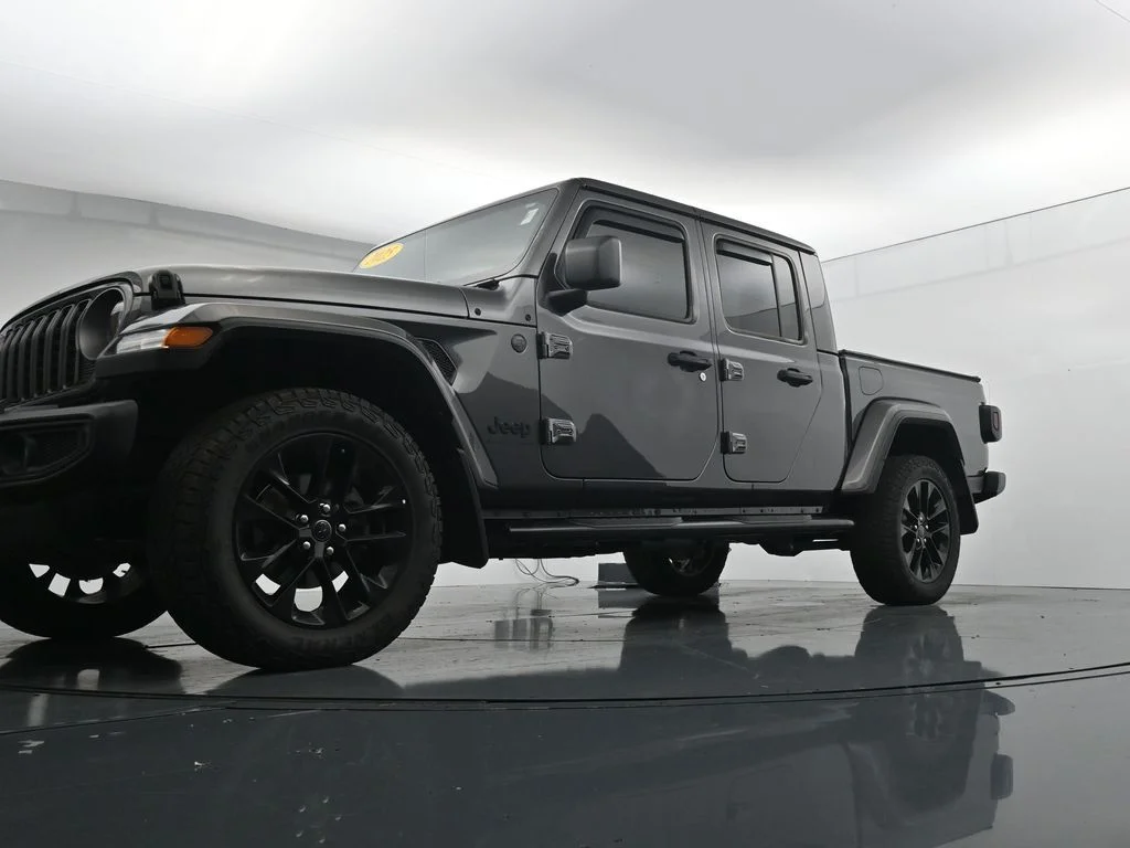 Used 2025 Gray Jeep Nighthawk image 34