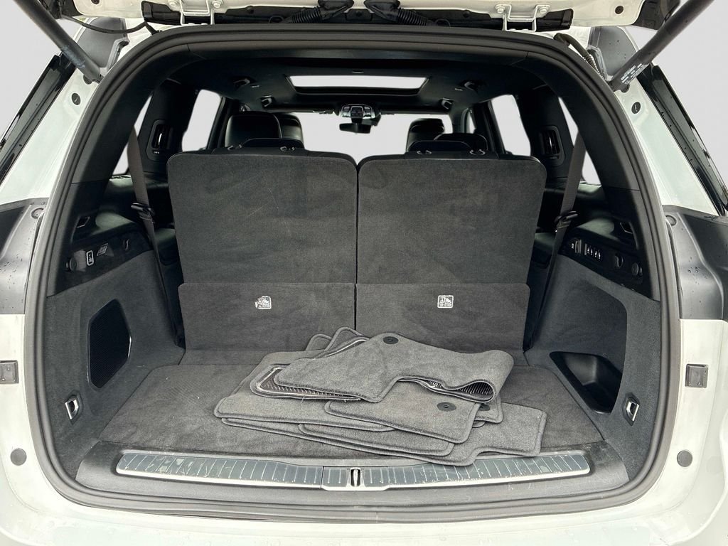 Used 2023 White Jeep Overland image 13